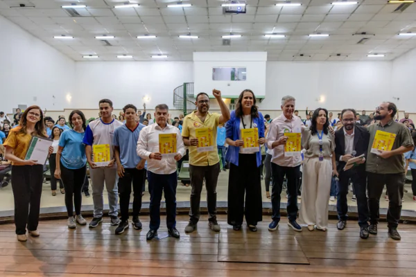 Adolescentes questionam candidatos à Prefeitura de Belo Horizonte
